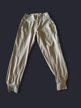 Athleta Beige Women’s Jogger Sweatpants